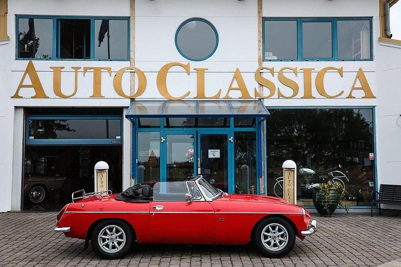 Röd Begagnad 1970 MG B Cab | 169 000 kr - Bild 1/4