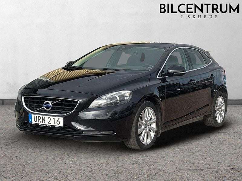 Svart Begagnad 2015 Volvo V40 Momentum Kombi | 99 900 kr (Marknadspris) - Bild 1/4