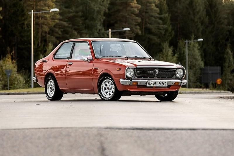 Röd Begagnad 1979 Toyota Corolla Sedan | 65 000 kr - Bild 1/4