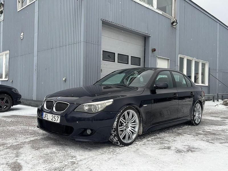 Svart Begagnad 2006 BMW 535 M Sport Sedan | 99 900 kr (Superpris) - Bild 1/4
