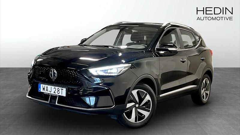Svart (black) Begagnad 2022 MG ZS Luxury Sedan | 249 900 kr (Bra pris) - Bild 1/4