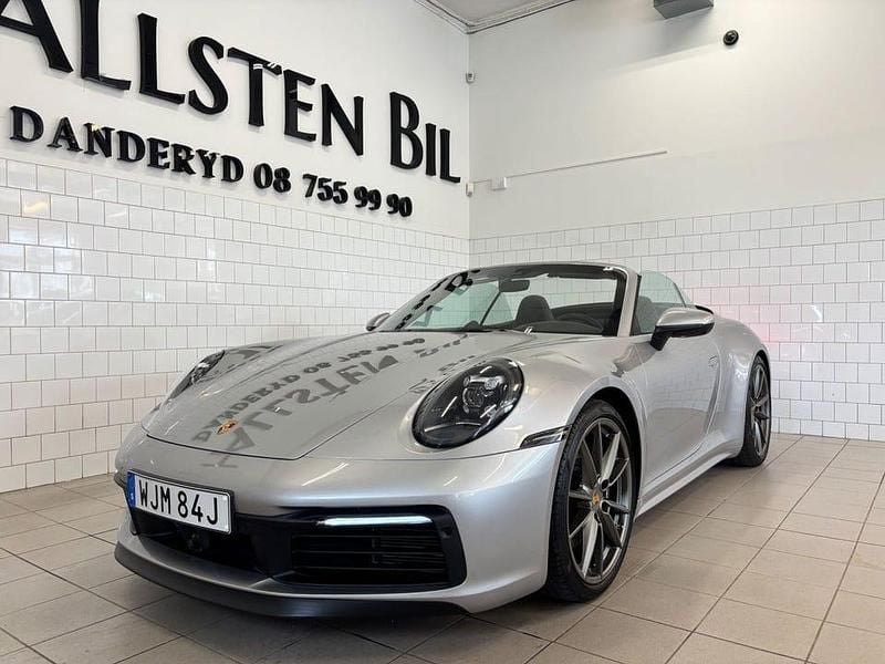 Begagnad Porsche 911 Carrera 4S Cabriolet 451 HK (331 kW) 2024 Flerfärgad Cab
