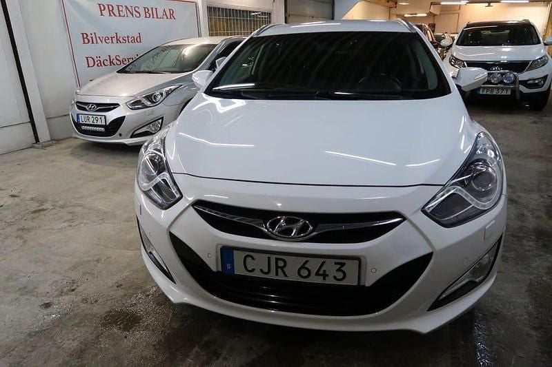 Vit Begagnad 2015 Hyundai i40 Kombi | 94 900 kr (Marknadspris) - Bild 1/4