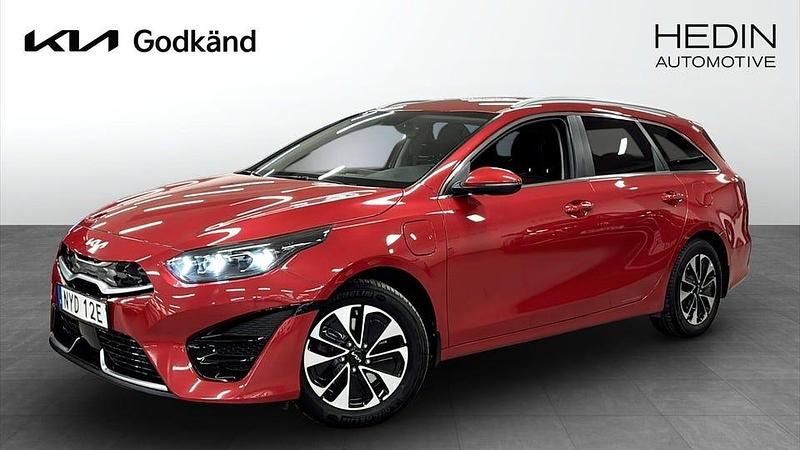 Röd Begagnad 2023 Kia Ceed Advance Halvkombi | 269 900 kr (Marknadspris) - Bild 1/4