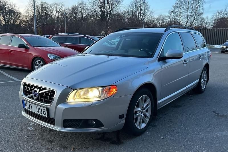 Grå Begagnad 2013 Volvo V70 Kombi | 119 900 kr - Bild 1/4