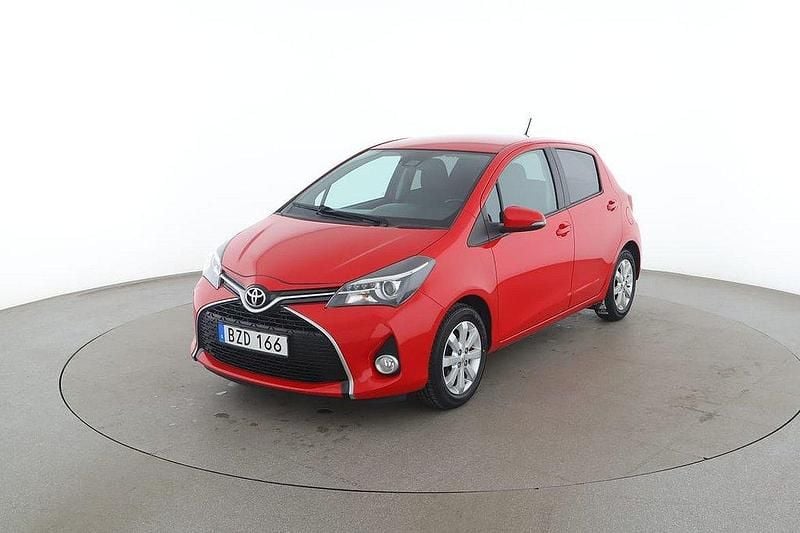 Röd Begagnad 2016 Toyota Yaris Active Halvkombi | 108 000 kr (Marknadspris) - Bild 1/4