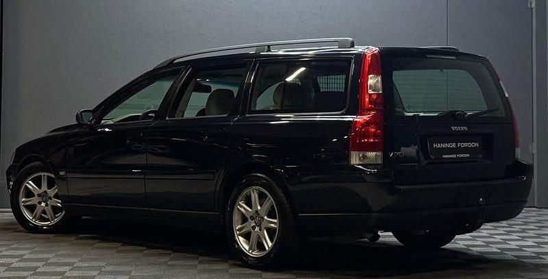 Begagnad Volvo V70 140 HK (102 kW) 2005 Svart Kombi