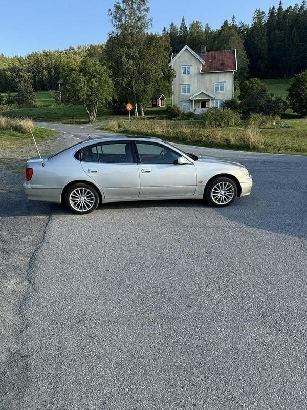 Grå Begagnad 2002 Lexus GS430 Sedan | 86 000 kr - Bild 1/4