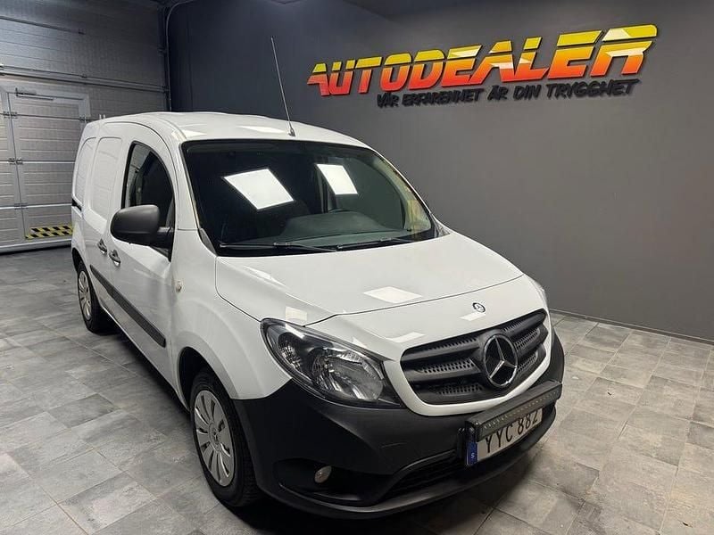 Vit Begagnad 2019 Mercedes Citan 109 | 69 900 kr (Marknadspris) - Bild 1/4