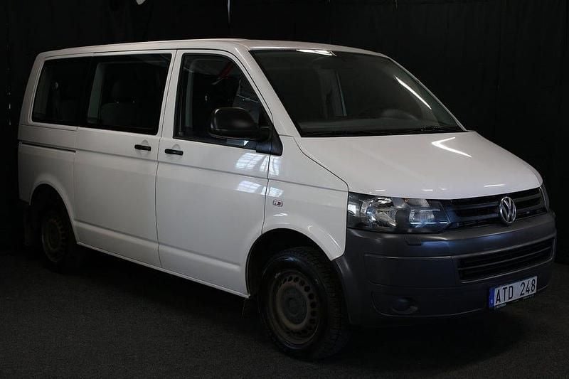 Vit Begagnad 2011 VW Caravelle Minibuss | 169 900 kr (Marknadspris) - Bild 1/4