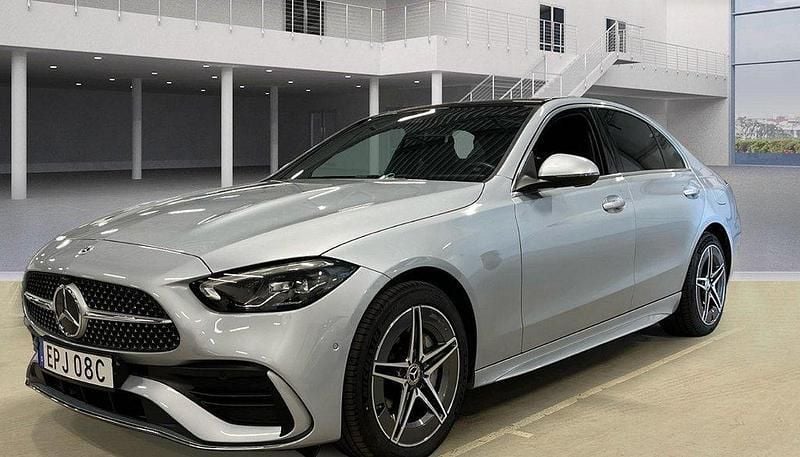 Silver Begagnad 2024 Mercedes C300e Advanced Plus Sedan | 579 000 kr (Marknadspris) - Bild 1/4