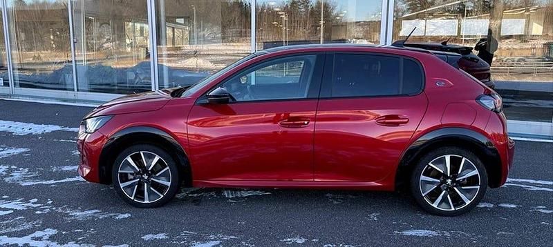 Begagnad Peugeot e-208 GT 100 kW (136 HK) 2022 Röd Halvkombi