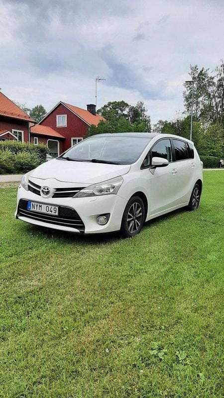 Vit Begagnad 2013 Toyota Verso Business Edition Minibuss | 82 500 kr (Bra pris) - Bild 1/4