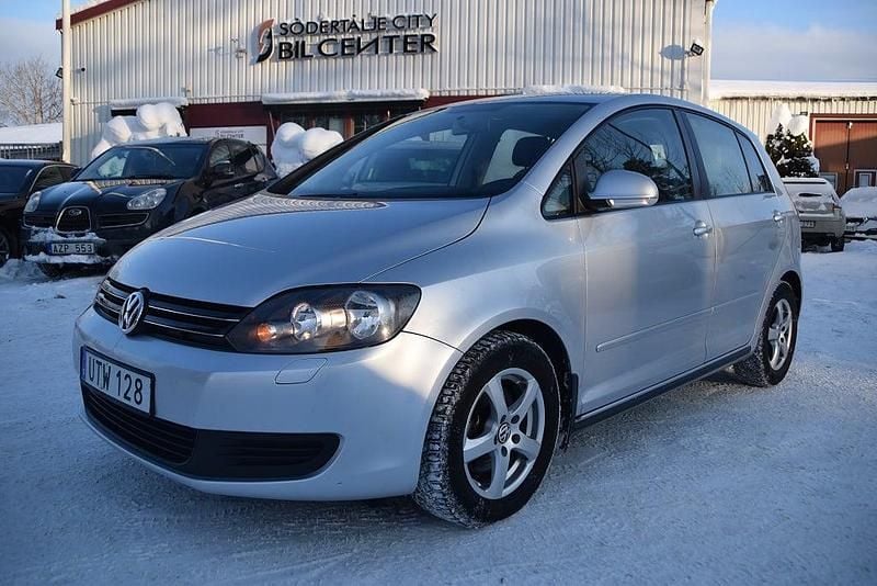 Silver met Begagnad 2013 VW Golf VII Halvkombi | 89 900 kr (Bra pris) - Bild 1/4