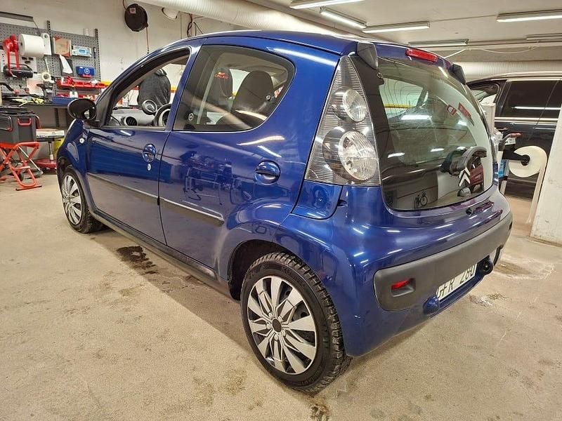 Blåmetallic Begagnad 2006 Citroën C1 Halvkombi | 25 000 kr (Marknadspris) - Bild 1/4