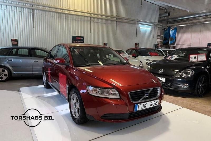 Röd Begagnad 2008 Volvo S40 Kinetic Sedan | 49 900 kr (Marknadspris) - Bild 1/3