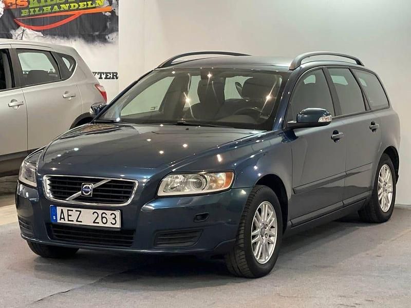 Blå Begagnad 2007 Volvo V50 Kinetic Kombi | 39 900 kr (Marknadspris) - Bild 1/4