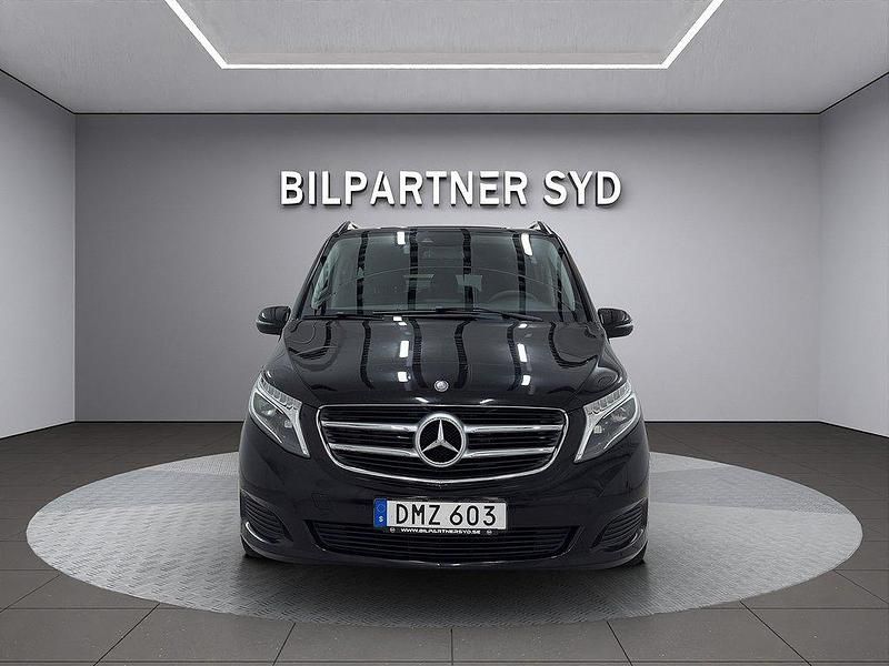 Svart Begagnad 2016 Mercedes V250 Minibuss | 419 900 kr (Lite dyr) - Bild 1/4