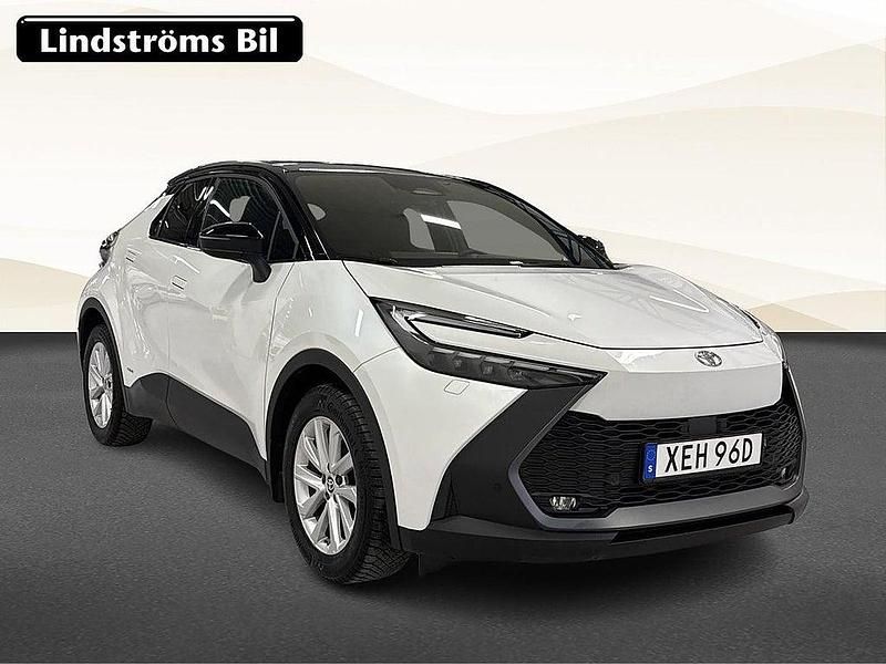 Begagnad Toyota C-HR Style 200 HK (147 kW) 2023 Vit SUV