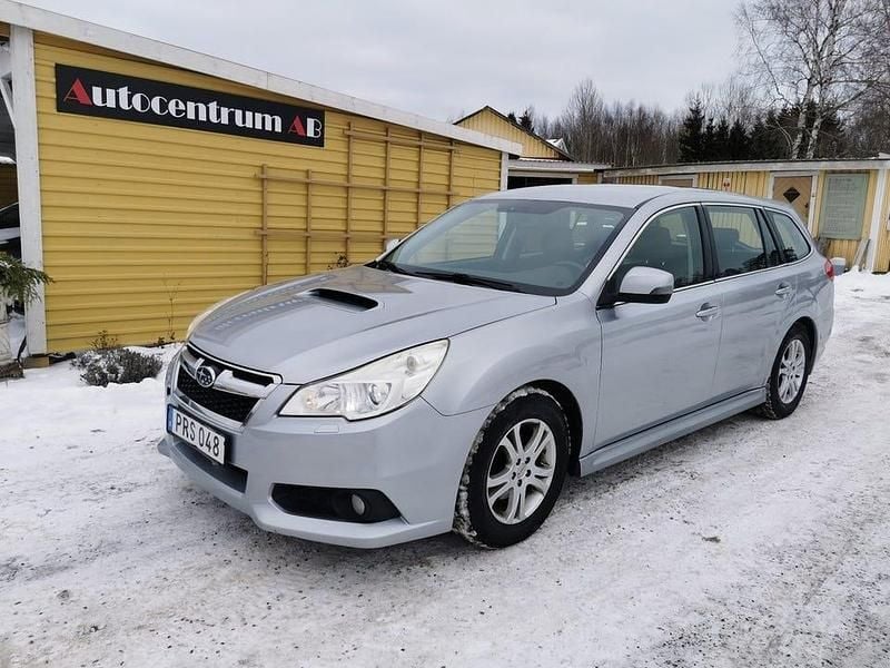 Begagnad Subaru Legacy 150 HK (110 kW) 2013 Silver Kombi