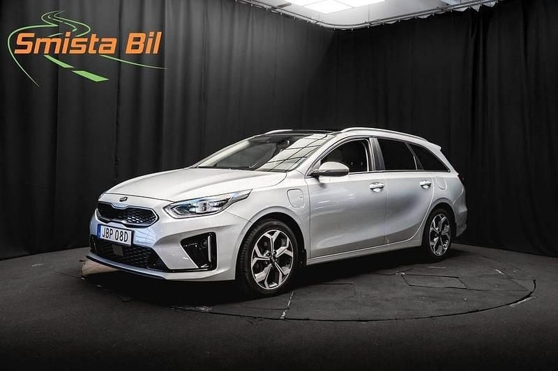 Grå Begagnad 2021 Kia Ceed Advance Halvkombi | 228 900 kr (Superpris) - Bild 1/3