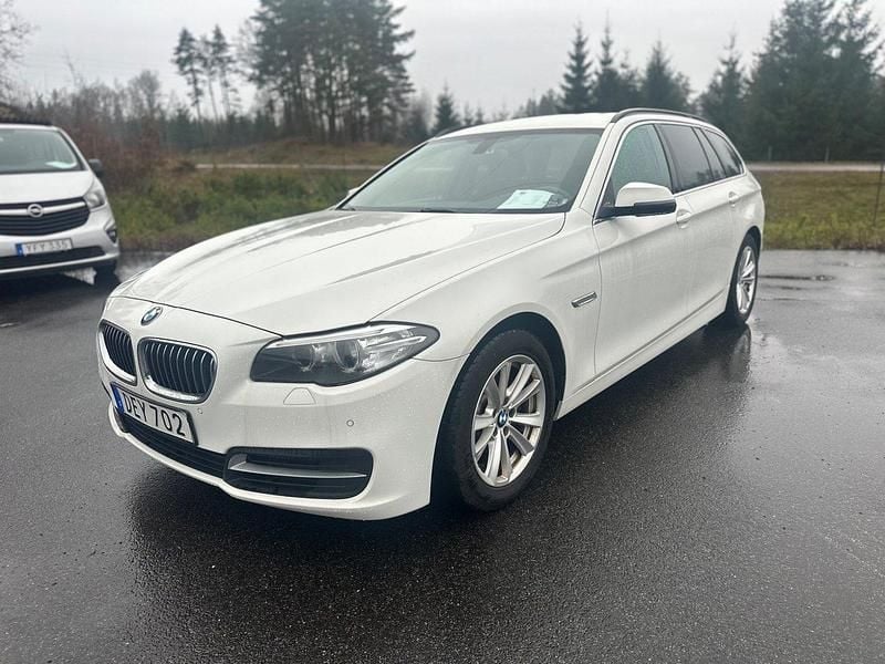 Vit Begagnad 2014 BMW 520 Kombi | 83 900 kr (Marknadspris) - Bild 1/4