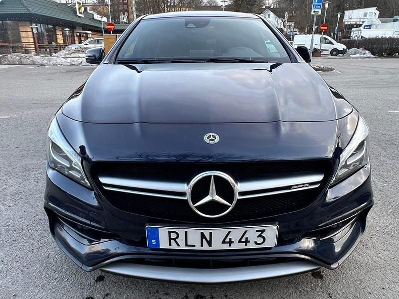 Begagnad 2018 Mercedes CLA45 AMG AMG Sportkupé | 356 000 kr (Marknadspris) - Bild 1/4