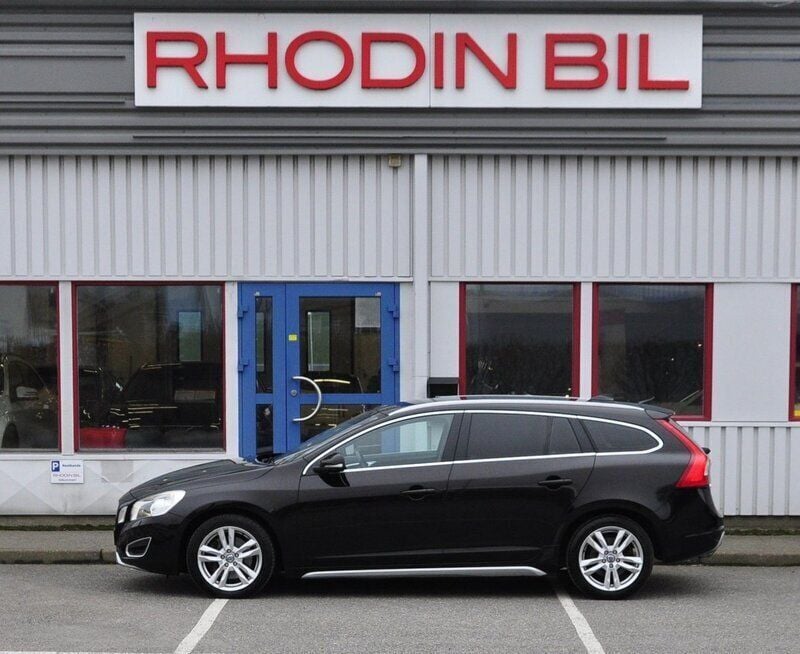 Ember svart metallic Begagnad 2011 Volvo V60 Summum Kombi | 142 900 kr (Marknadspris) - Bild 1/4