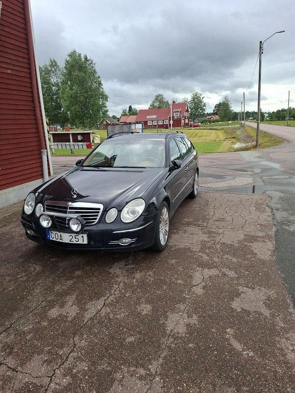 Svart Begagnad 2007 Mercedes E320 Kombi | 40 000 kr (Marknadspris) - Bild 1/4