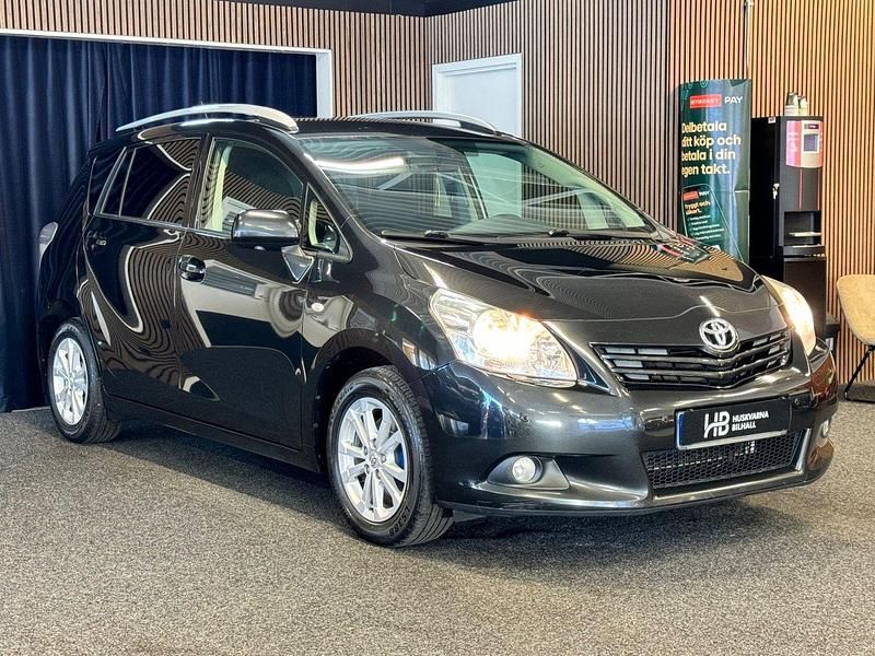 Svart Begagnad 2012 Toyota Verso Minibuss | 79 900 kr (Marknadspris) - Bild 1/4