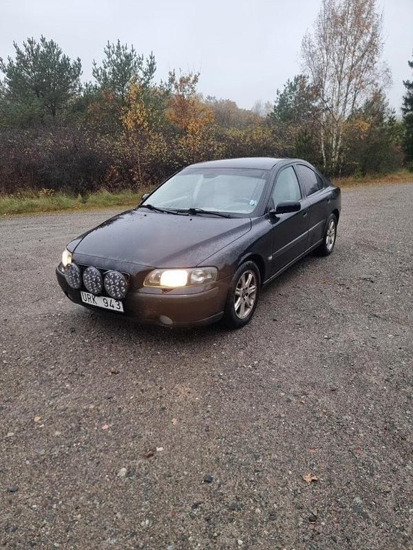 Svart Begagnad 2004 Volvo S60 Business Edition Sedan | 32 000 kr (Dyr) - Bild 1/4