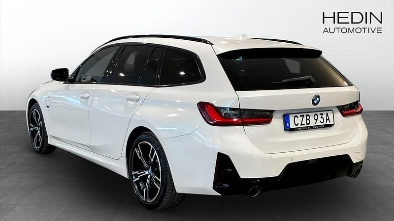 Begagnad BMW 330e M Sport 292 HK (214 kW) 2022 Vit Kombi