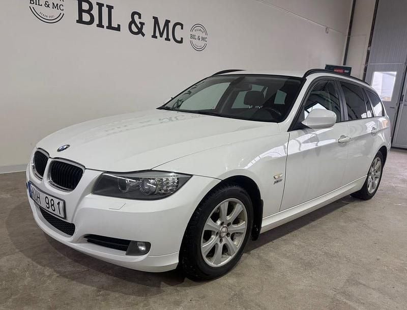 Begagnad BMW 320 Comfort Edition 184 HK (135 kW) 2010 Vit Kombi