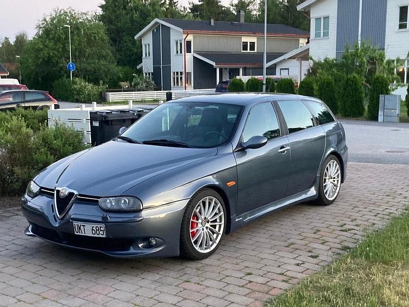 Grå Begagnad 2004 Alfa Romeo 156 GTA Kombi | 165 000 kr - Bild 1/4