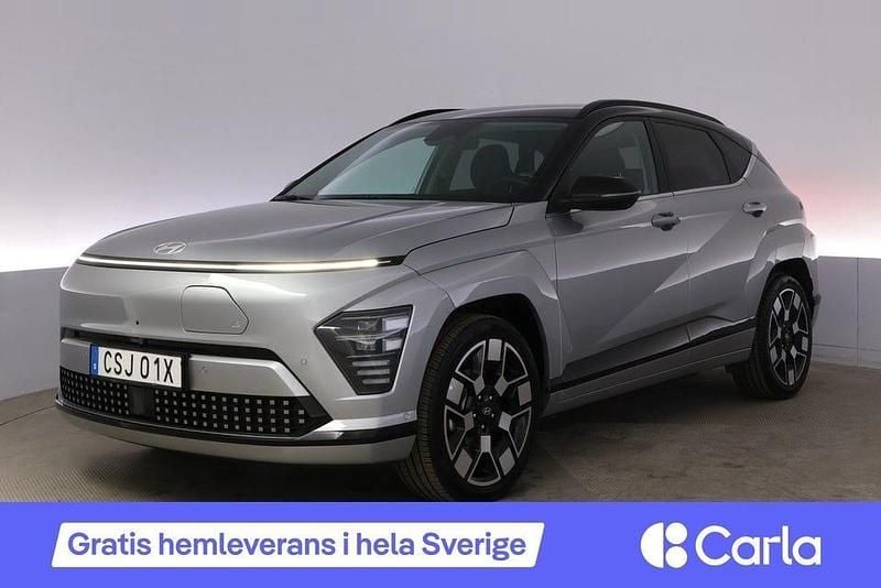 Grå Begagnad 2023 Hyundai Kona Advanced SUV | 354 990 kr (Marknadspris) - Bild 1/4
