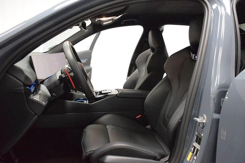 Begagnad BMW M5 Comfort Edition 728 HK (535 kW) 2025 Grå Sedan