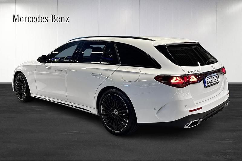 Begagnad Mercedes E300 AMG line 313 HK (230 kW) 2025 Vit Kombi