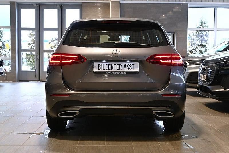 Begagnad Mercedes B180 136 HK (100 kW) 2019 Grå Minibuss