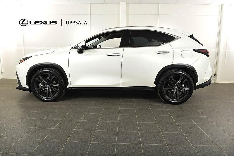 Begagnad Lexus NX450h+ Executive Line 309 HK (227 kW) 2024 Vitmetallic SUV