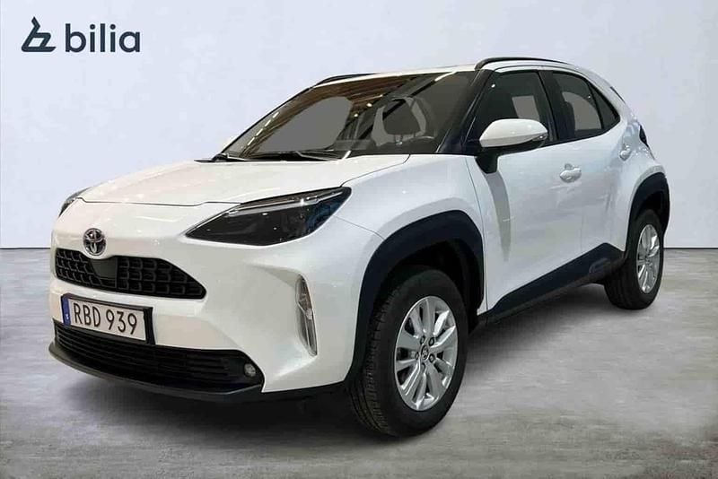 Vit Begagnad 2023 Toyota Yaris Cross SUV | 249 900 kr (Bra pris) - Bild 1/1