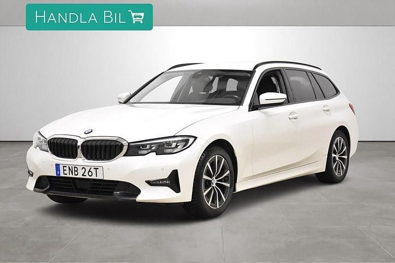 Vit Begagnad 2020 BMW 320 Sport Line Kombi | 299 900 kr (Marknadspris) - Bild 1/4