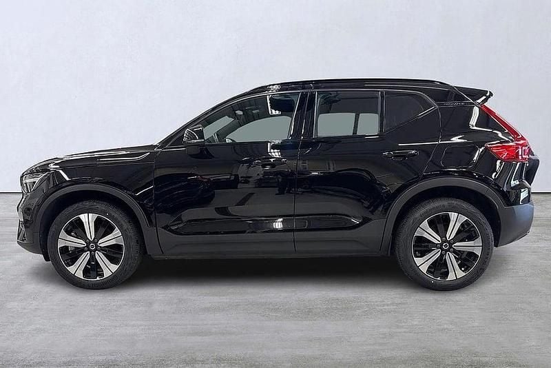 Begagnad Volvo XC40 Plus 185 kW (252 HK) 2023 Svart SUV