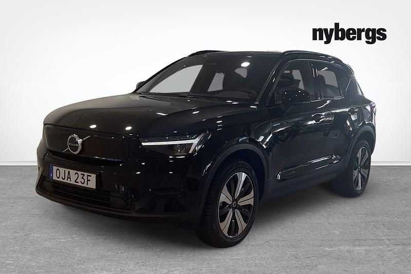 Svart Begagnad 2023 Volvo XC40 Core SUV | 359 000 kr - Bild 1/4