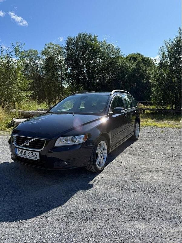 Svart Begagnad 2009 Volvo V50 Momentum Kombi | 36 000 kr (Bra pris) - Bild 1/4
