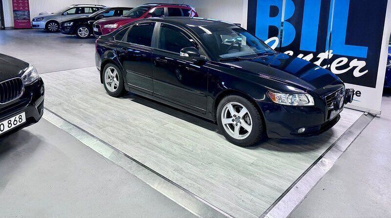 Svart Begagnad 2012 Volvo S40 Momentum Sedan | 78 000 kr - Bild 1/1