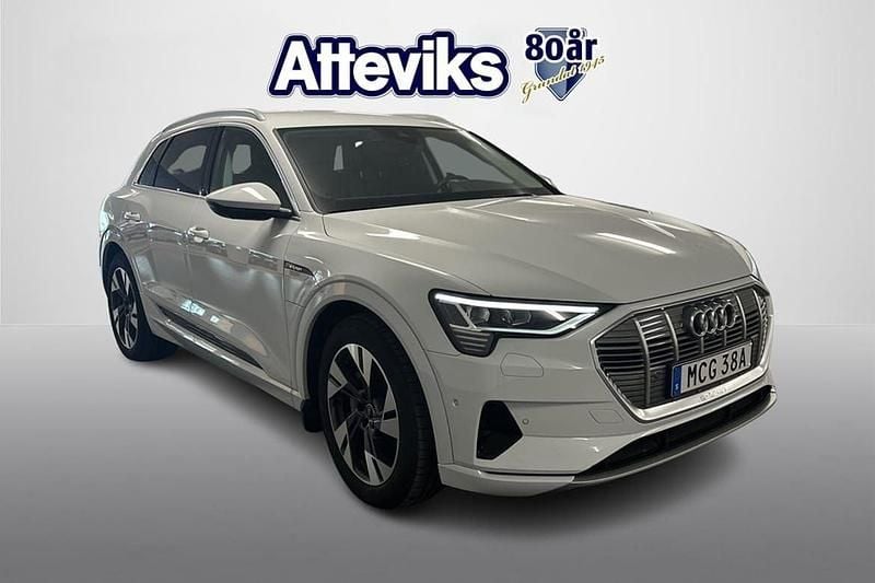 Vit Begagnad 2022 Audi e-tron Advanced SUV | 479 900 kr (Marknadspris) - Bild 1/4