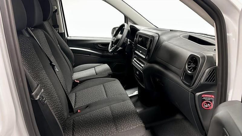 Begagnad Mercedes e-Vito 85 kW (116 HK) 2024 Vit (white) Minibuss