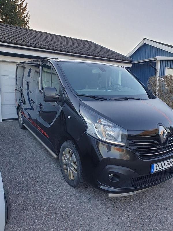 Svart Begagnad 2017 Renault Trafic Van | 98 000 kr (Superpris) - Bild 1/4