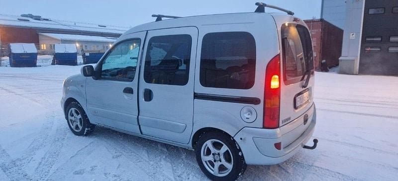 Grå Begagnad 2007 Renault Kangoo Minibuss | 28 000 kr (Marknadspris) - Bild 1/4