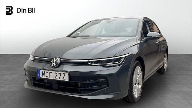 Mörkgrå (dolphin grey metallic) Ny 2025 VW Golf VIII Edition Halvkombi | 279 900 kr (Marknadspris) - Bild 1/4